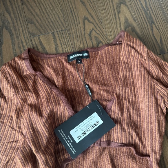 PrettyLittleThing Rust Ribbed Dress - Picture 2 of 2